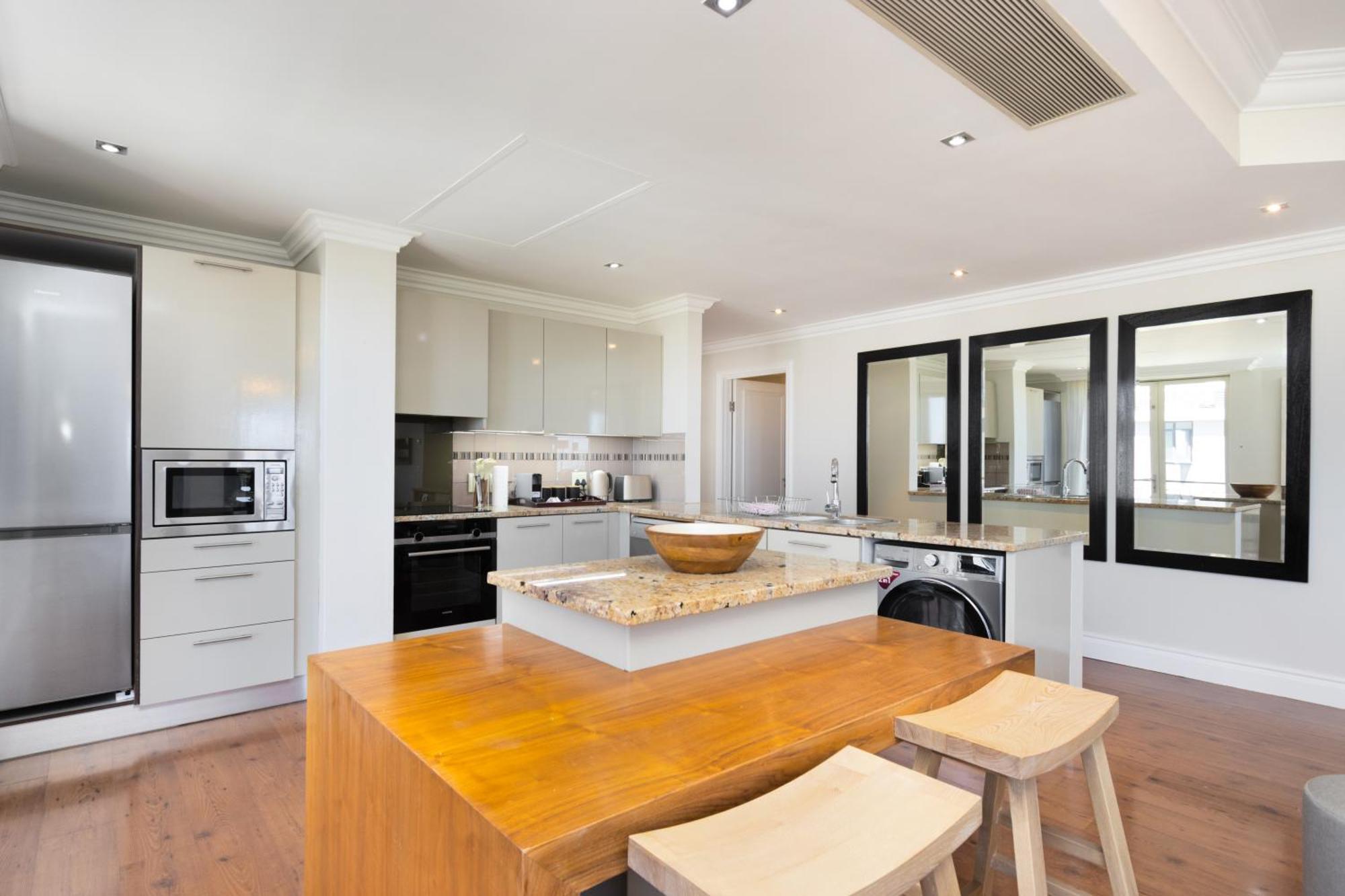 Cape Royale Apartments With Cape Finest Cape Town Room photo
