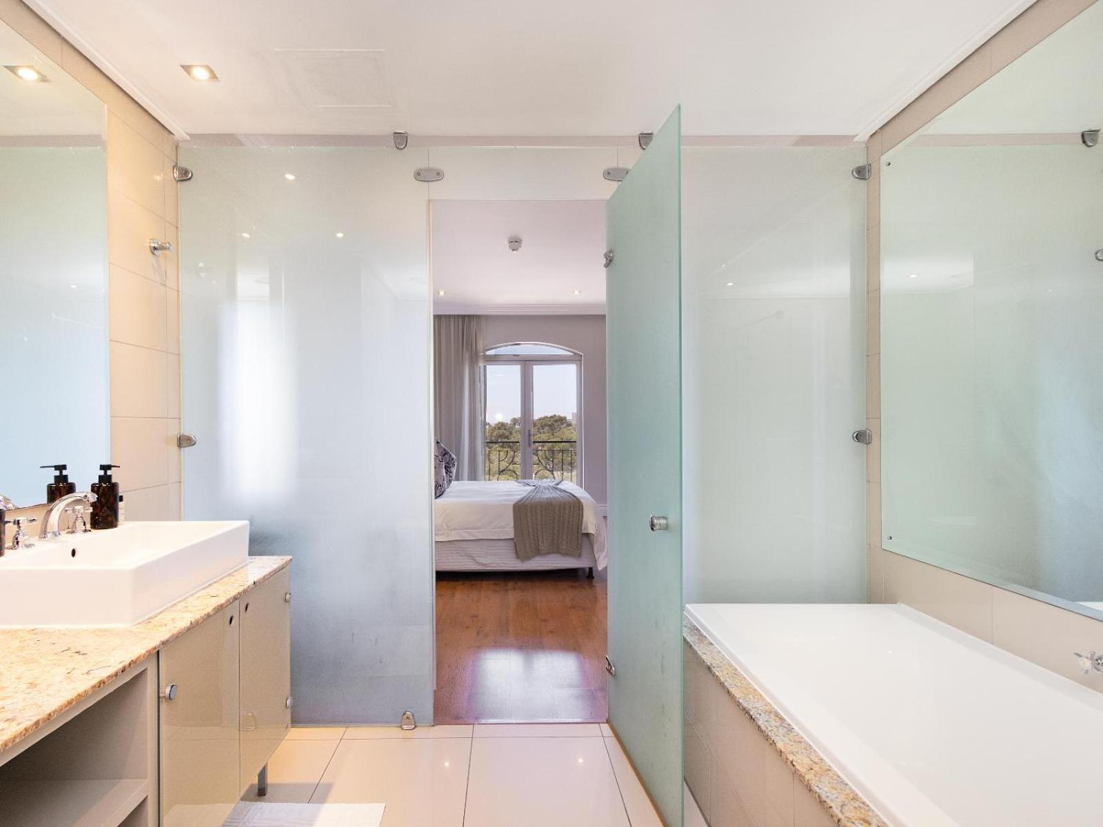 Cape Royale Apartments With Cape Finest Cape Town Room photo